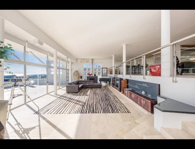 5 BEDROOM HOUSE FOR SALE IN BLOUBERGSTRAND